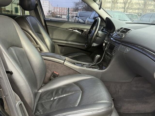 Чорний Мерседес Е-Клас, об'ємом двигуна 3.2 л та пробігом 380 тис. км за 6500 $, фото 7 на Automoto.ua