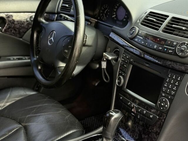 Чорний Мерседес Е-Клас, об'ємом двигуна 3.2 л та пробігом 380 тис. км за 6500 $, фото 6 на Automoto.ua