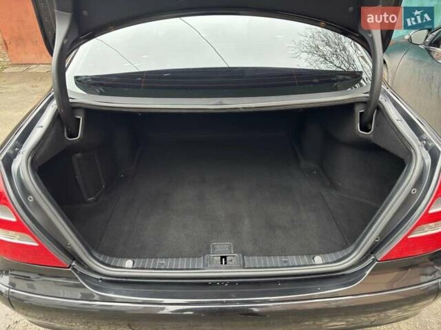 Черный Мерседес Е-Класс, объемом двигателя 1.8 л и пробегом 220 тыс. км за 8650 $, фото 6 на Automoto.ua