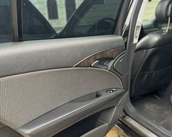 Черный Мерседес Е-Класс, объемом двигателя 2 л и пробегом 332 тыс. км за 6000 $, фото 15 на Automoto.ua