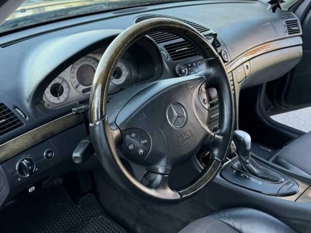 Чорний Мерседес Е-Клас, об'ємом двигуна 2 л та пробігом 200 тис. км за 6400 $, фото 16 на Automoto.ua