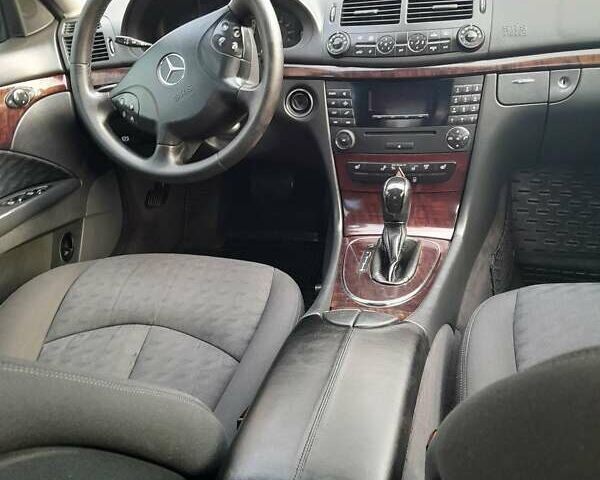 Черный Мерседес Е-Класс, объемом двигателя 1.8 л и пробегом 324 тыс. км за 6300 $, фото 17 на Automoto.ua