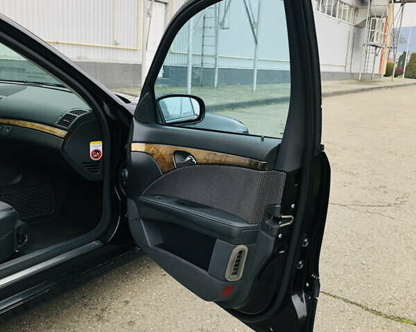 Чорний Мерседес Е-Клас, об'ємом двигуна 2.99 л та пробігом 392 тис. км за 7900 $, фото 31 на Automoto.ua