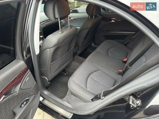 Черный Мерседес Е-Класс, объемом двигателя 1.8 л и пробегом 220 тыс. км за 8650 $, фото 5 на Automoto.ua