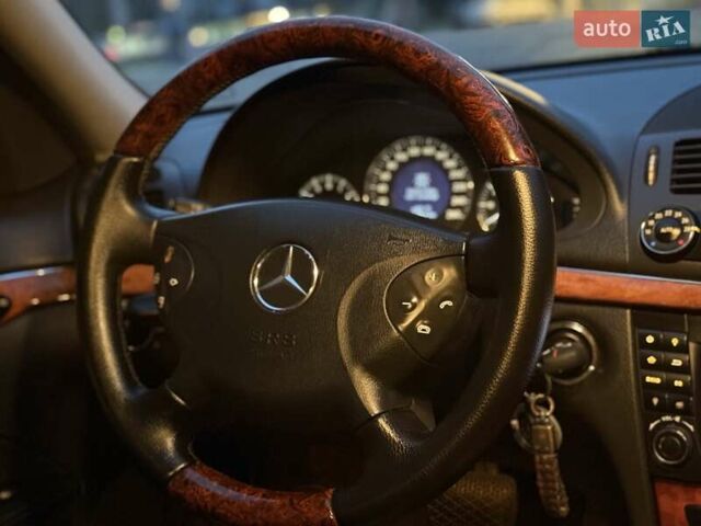 Мерседес Е-Клас 2005 у Рівному на Automoto.ua Чорний Мерседес Е-Клас, об'ємом двигуна 1.8 л та пробігом 255 тис. км за 5800 $, фото 68 на Automoto.ua