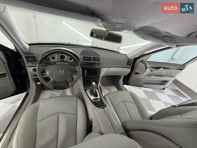 Мерседес Е-Клас 2005 у Трускавце на Automoto.ua Чорний Мерседес Е-Клас, об'ємом двигуна 3.5 л та пробігом 245 тис. км за 8999 $, фото 46 на Automoto.ua