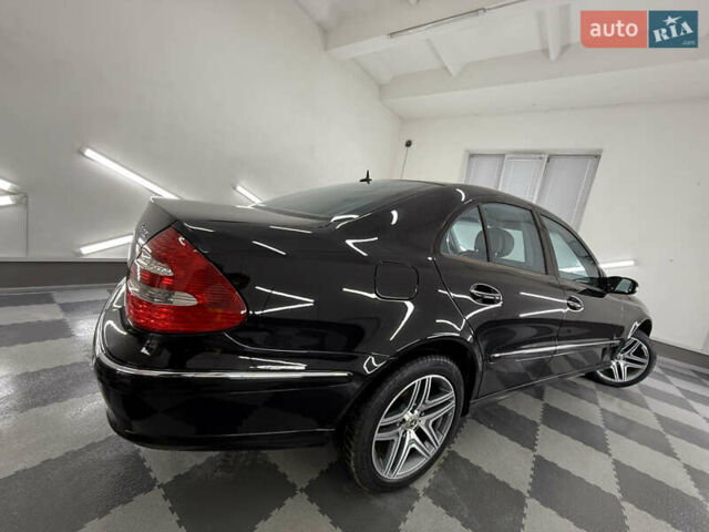 Мерседес Е-Клас 2005 у Трускавце на Automoto.ua Чорний Мерседес Е-Клас, об'ємом двигуна 3.5 л та пробігом 245 тис. км за 8999 $, фото 62 на Automoto.ua