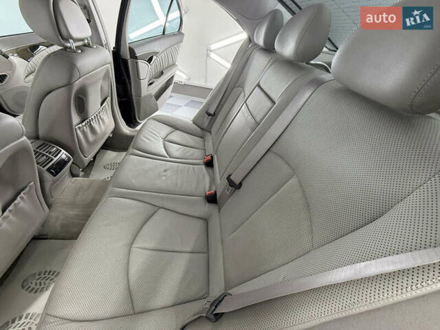 Мерседес Е-Клас 2005 у Трускавце на Automoto.ua Чорний Мерседес Е-Клас, об'ємом двигуна 3.5 л та пробігом 245 тис. км за 8999 $, фото 54 на Automoto.ua