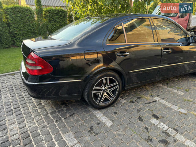 Черный Мерседес Е-Класс, объемом двигателя 2.2 л и пробегом 280 тыс. км за 7700 $, фото 6 на Automoto.ua