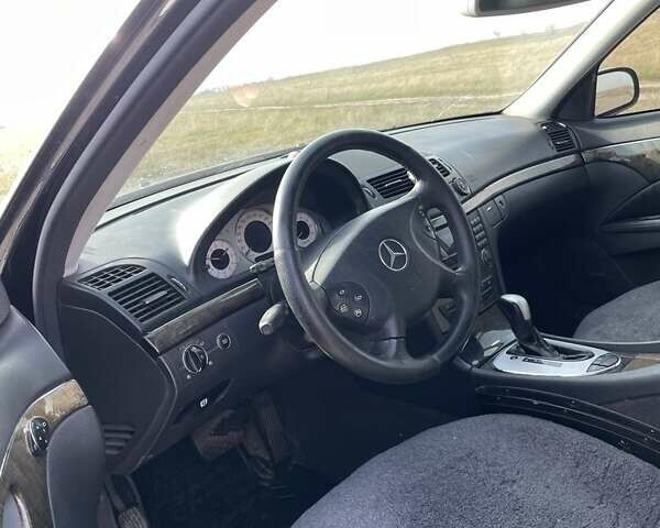 Чорний Мерседес Е-Клас, об'ємом двигуна 2.6 л та пробігом 234 тис. км за 6100 $, фото 3 на Automoto.ua