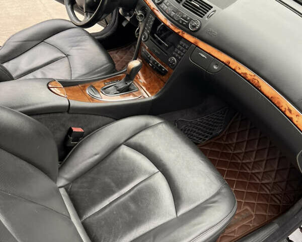 Чорний Мерседес Е-Клас, об'ємом двигуна 1.8 л та пробігом 360 тис. км за 6500 $, фото 2 на Automoto.ua