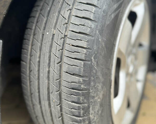 Черный Мерседес Е-Класс, объемом двигателя 2 л и пробегом 332 тыс. км за 6000 $, фото 19 на Automoto.ua