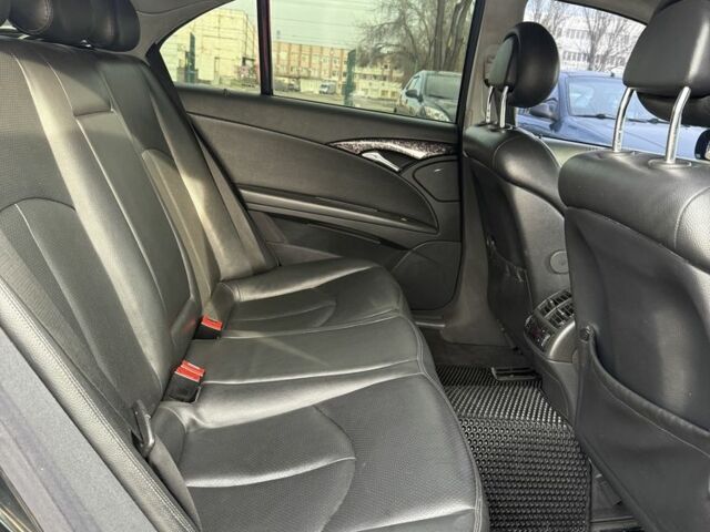 Чорний Мерседес Е-Клас, об'ємом двигуна 3.2 л та пробігом 380 тис. км за 6500 $, фото 8 на Automoto.ua