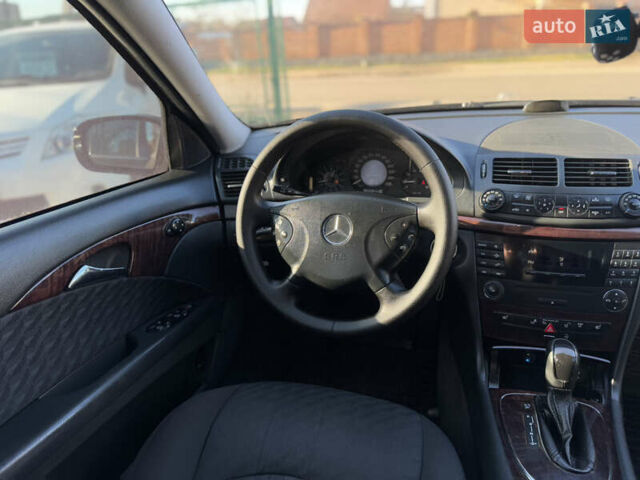 Черный Мерседес Е-Класс, объемом двигателя 1.8 л и пробегом 338 тыс. км за 6850 $, фото 14 на Automoto.ua