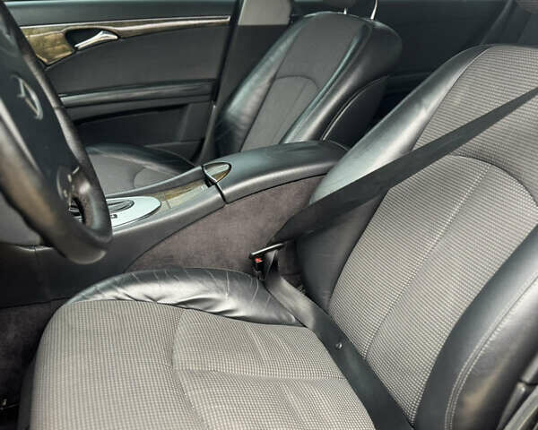 Черный Мерседес Е-Класс, объемом двигателя 2 л и пробегом 332 тыс. км за 6000 $, фото 12 на Automoto.ua