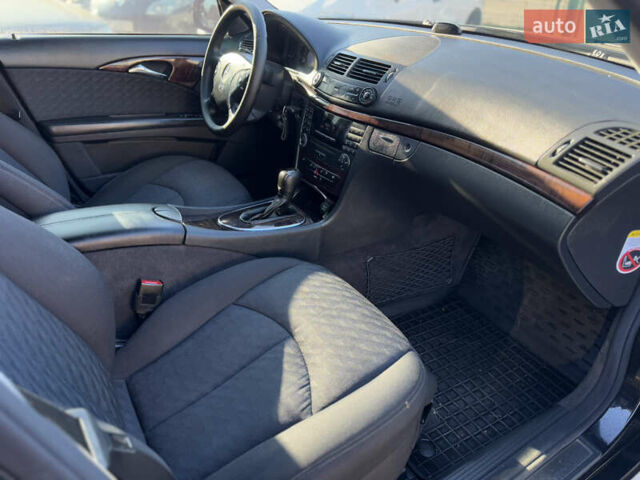 Черный Мерседес Е-Класс, объемом двигателя 1.8 л и пробегом 338 тыс. км за 6850 $, фото 24 на Automoto.ua