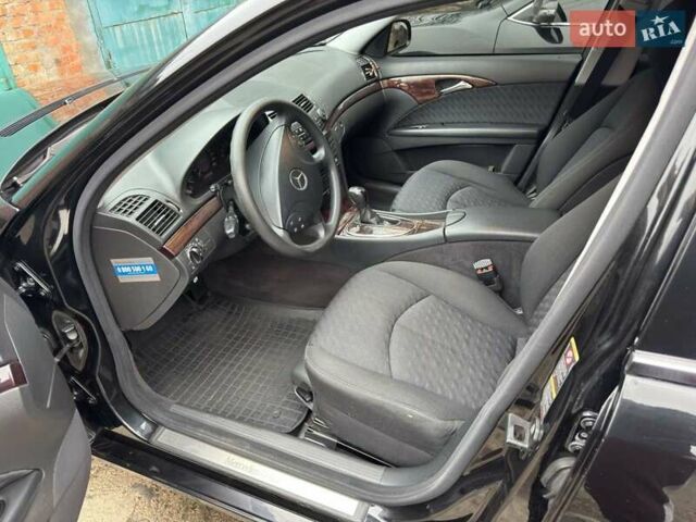 Черный Мерседес Е-Класс, объемом двигателя 1.8 л и пробегом 220 тыс. км за 8650 $, фото 9 на Automoto.ua