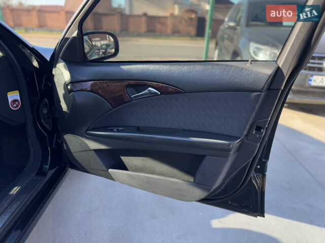 Черный Мерседес Е-Класс, объемом двигателя 1.8 л и пробегом 338 тыс. км за 6850 $, фото 23 на Automoto.ua