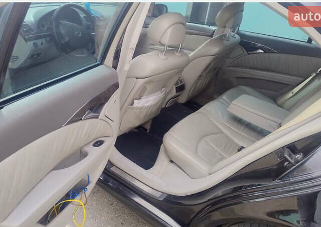 Чорний Мерседес Е-Клас, об'ємом двигуна 3.2 л та пробігом 395 тис. км за 6500 $, фото 3 на Automoto.ua