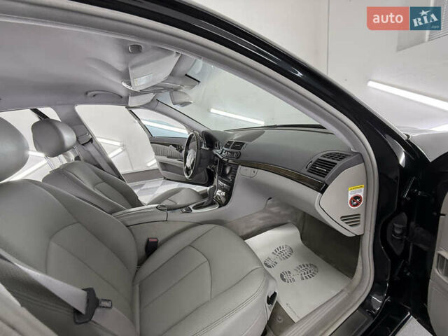 Мерседес Е-Клас 2005 у Трускавце на Automoto.ua Чорний Мерседес Е-Клас, об'ємом двигуна 3.5 л та пробігом 245 тис. км за 8999 $, фото 22 на Automoto.ua