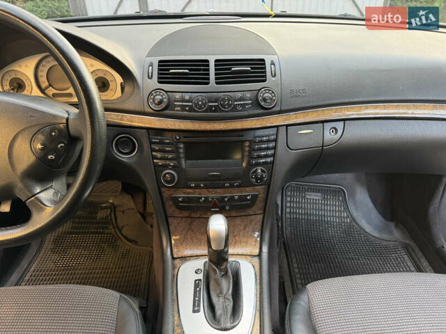 Черный Мерседес Е-Класс, объемом двигателя 2.2 л и пробегом 280 тыс. км за 7700 $, фото 14 на Automoto.ua