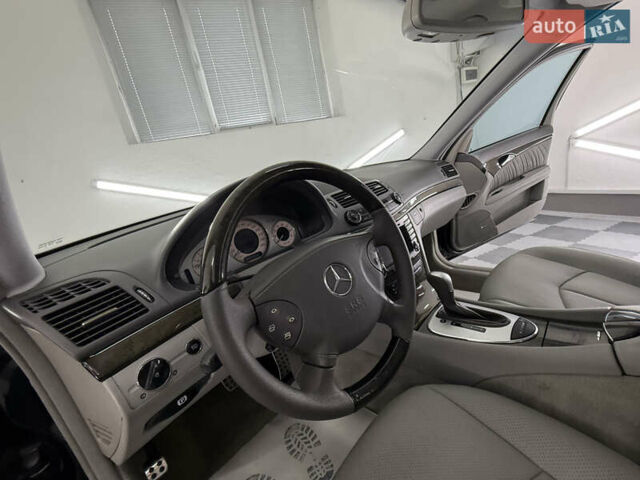 Мерседес Е-Клас 2005 у Трускавце на Automoto.ua Чорний Мерседес Е-Клас, об'ємом двигуна 3.5 л та пробігом 245 тис. км за 8999 $, фото 50 на Automoto.ua
