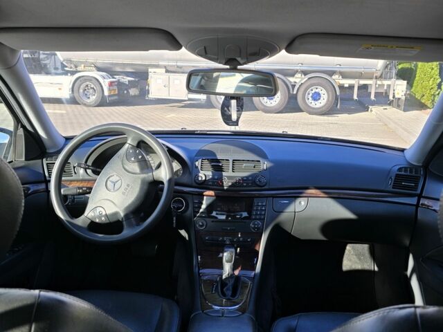 Черный Мерседес Е-Класс, объемом двигателя 1.8 л и пробегом 265 тыс. км за 6999 $, фото 10 на Automoto.ua