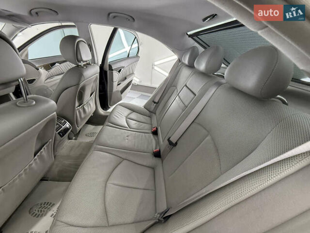 Мерседес Е-Клас 2005 у Трускавце на Automoto.ua Чорний Мерседес Е-Клас, об'ємом двигуна 3.5 л та пробігом 245 тис. км за 8999 $, фото 42 на Automoto.ua