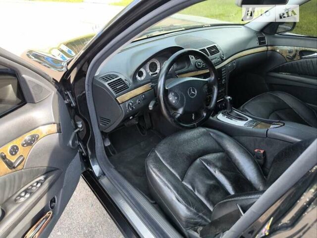 Черный Мерседес Е-Класс, объемом двигателя 3.2 л и пробегом 320 тыс. км за 6800 $, фото 6 на Automoto.ua