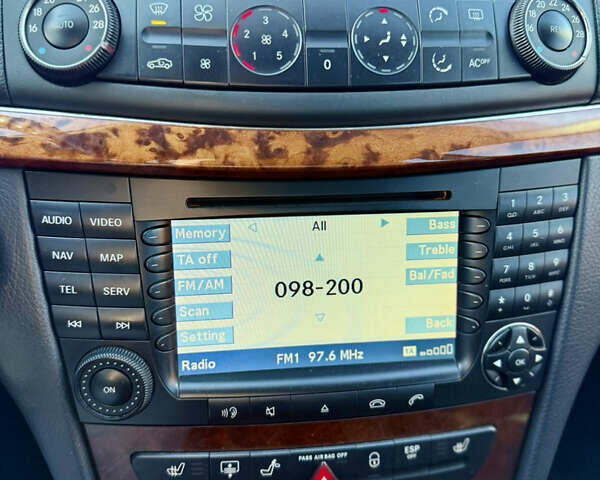 Черный Мерседес Е-Класс, объемом двигателя 2.6 л и пробегом 197 тыс. км за 6999 $, фото 35 на Automoto.ua