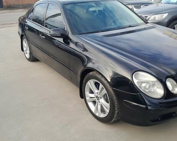 Черный Мерседес Е-Класс, объемом двигателя 1.8 л и пробегом 324 тыс. км за 6300 $, фото 2 на Automoto.ua