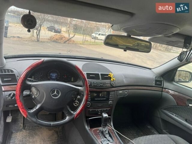 Чорний Мерседес Е-Клас, об'ємом двигуна 2.2 л та пробігом 222 тис. км за 3500 $, фото 7 на Automoto.ua
