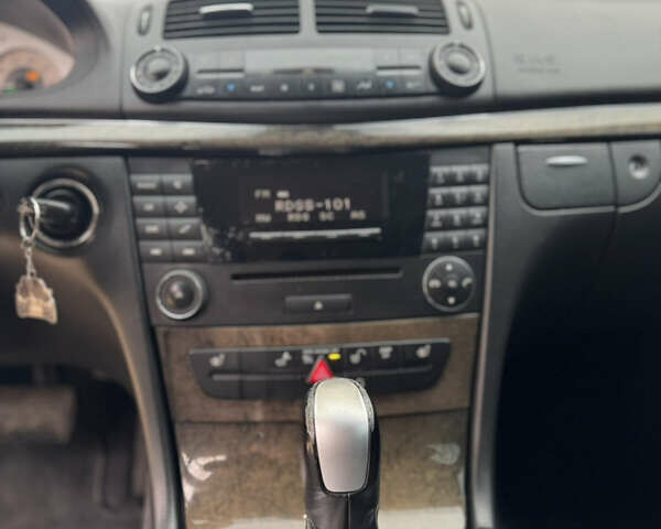 Черный Мерседес Е-Класс, объемом двигателя 2 л и пробегом 332 тыс. км за 6000 $, фото 14 на Automoto.ua