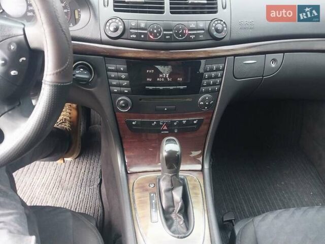 Черный Мерседес Е-Класс, объемом двигателя 1.8 л и пробегом 266 тыс. км за 5400 $, фото 17 на Automoto.ua