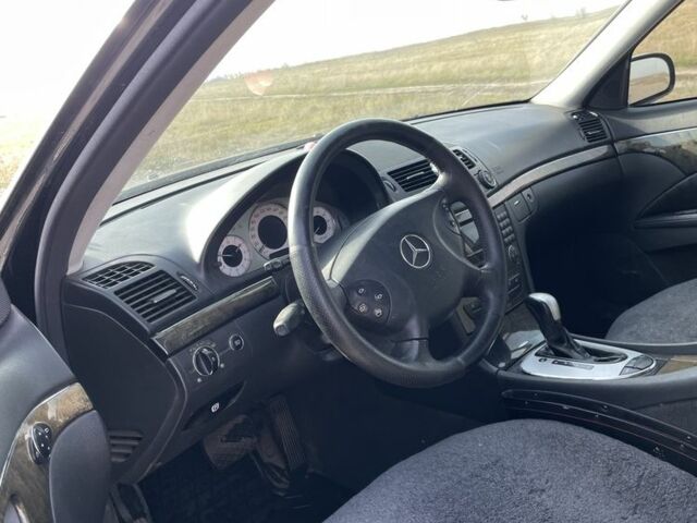 Чорний Мерседес Е-Клас, об'ємом двигуна 2.6 л та пробігом 234 тис. км за 6100 $, фото 4 на Automoto.ua