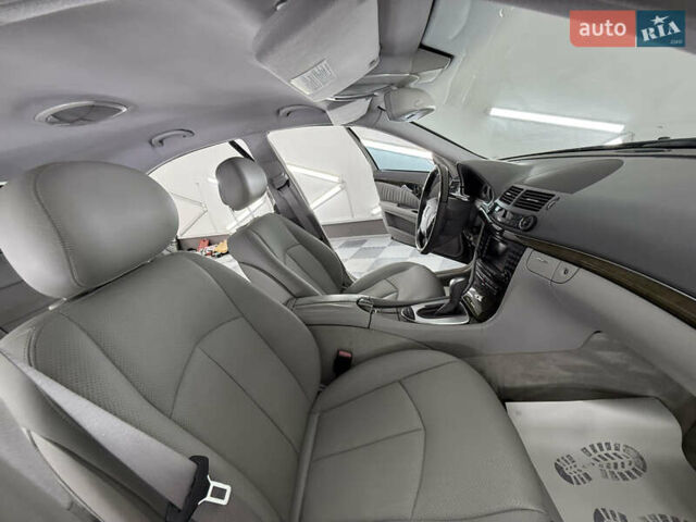 Мерседес Е-Клас 2005 у Трускавце на Automoto.ua Чорний Мерседес Е-Клас, об'ємом двигуна 3.5 л та пробігом 245 тис. км за 8999 $, фото 28 на Automoto.ua