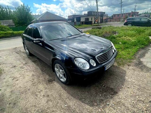 Черный Мерседес Е-Класс, объемом двигателя 1.8 л и пробегом 200 тыс. км за 8200 $, фото 3 на Automoto.ua