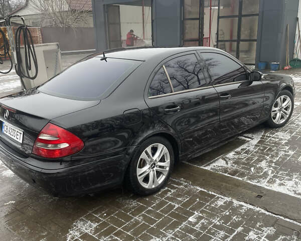 Черный Мерседес Е-Класс, объемом двигателя 1.8 л и пробегом 396 тыс. км за 5999 $, фото 6 на Automoto.ua
