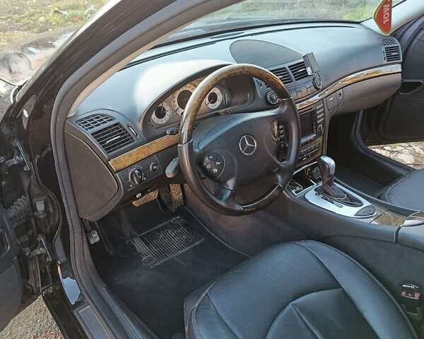 Черный Мерседес Е-Класс, объемом двигателя 2.99 л и пробегом 356 тыс. км за 8200 $, фото 5 на Automoto.ua