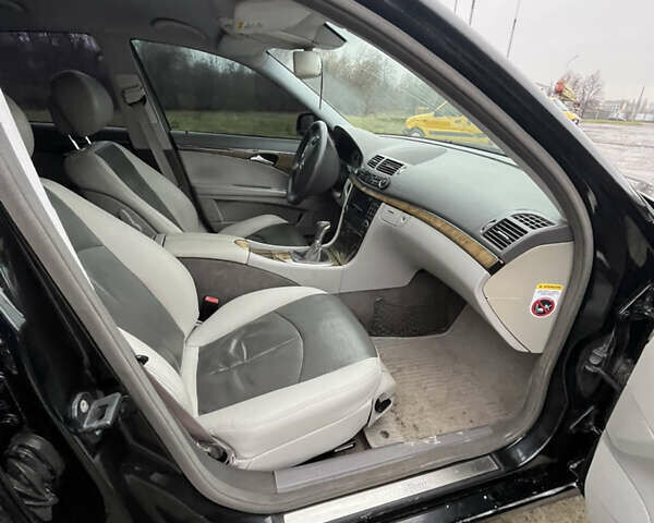 Чорний Мерседес Е-Клас, об'ємом двигуна 2.99 л та пробігом 250 тис. км за 7500 $, фото 27 на Automoto.ua