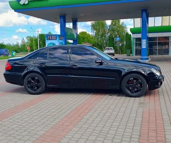 Черный Мерседес Е-Класс, объемом двигателя 1.8 л и пробегом 400 тыс. км за 6000 $, фото 21 на Automoto.ua