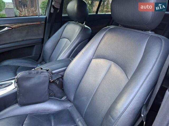 Черный Мерседес Е-Класс, объемом двигателя 3 л и пробегом 325 тыс. км за 8599 $, фото 31 на Automoto.ua