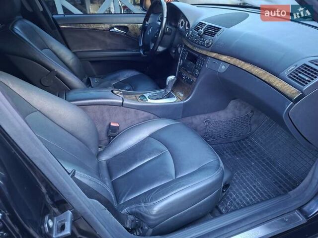 Черный Мерседес Е-Класс, объемом двигателя 3 л и пробегом 325 тыс. км за 8599 $, фото 50 на Automoto.ua