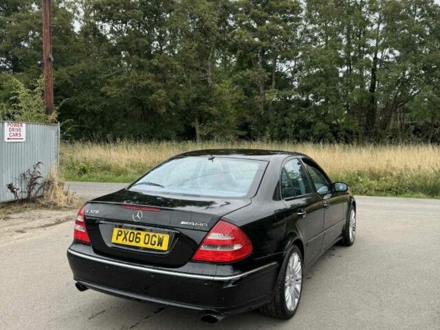 Черный Мерседес Е-Класс, объемом двигателя 3 л и пробегом 350 тыс. км за 3814 $, фото 5 на Automoto.ua