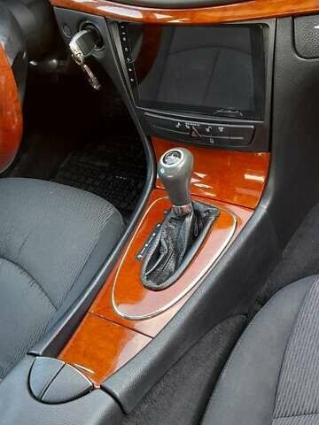 Черный Мерседес Е-Класс, объемом двигателя 2.2 л и пробегом 430 тыс. км за 3536 $, фото 8 на Automoto.ua