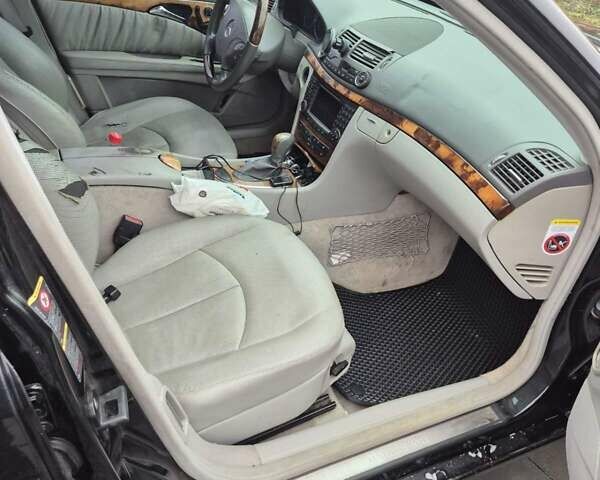 Черный Мерседес Е-Класс, объемом двигателя 3.5 л и пробегом 429 тыс. км за 6200 $, фото 3 на Automoto.ua