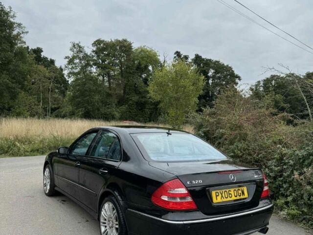 Черный Мерседес Е-Класс, объемом двигателя 3 л и пробегом 350 тыс. км за 3814 $, фото 2 на Automoto.ua