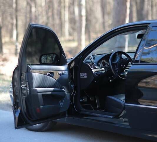 Черный Мерседес Е-Класс, объемом двигателя 2.9 л и пробегом 295 тыс. км за 9800 $, фото 10 на Automoto.ua