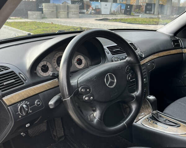 Черный Мерседес Е-Класс, объемом двигателя 3 л и пробегом 400 тыс. км за 8000 $, фото 15 на Automoto.ua