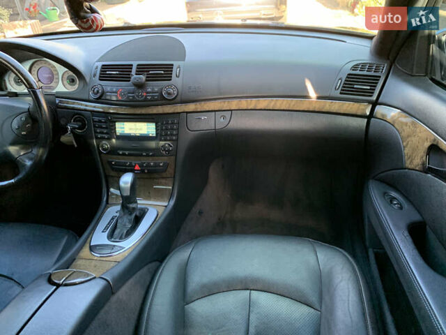 Мерседес Е-Класс 2006 в Ивано-Франковске на Automoto.ua Черный Мерседес Е-Класс, объемом двигателя 3 л и пробегом 326 тыс. км за 8200 $, фото 91 на Automoto.ua